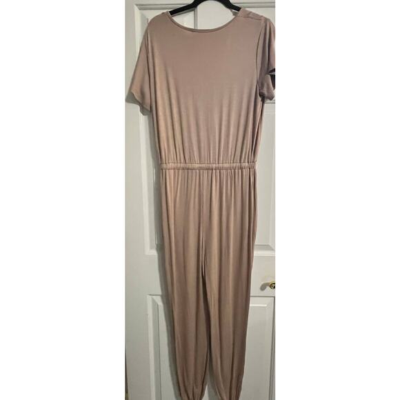 Chicgenes Short Sleeve V-Neck Jumpsuit with Pockets | Size Large - Picture 3 of 5